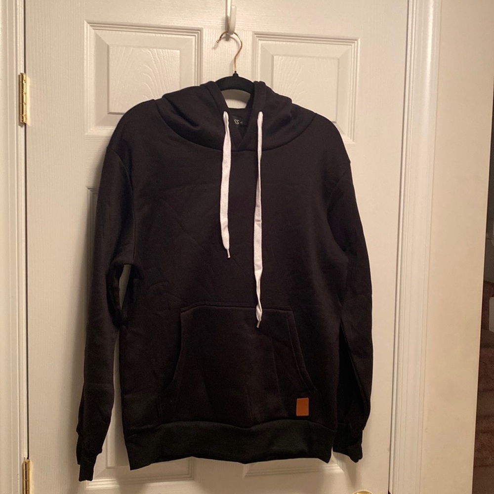 NWOT Siimhwrss Black Hooded Sweatshirt…size L